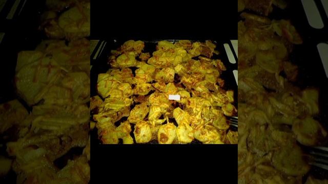 Запеканка.Мясо по французски.Листья Салата.Mesano meso,krompir,sir.ням.🤤😋😍👍