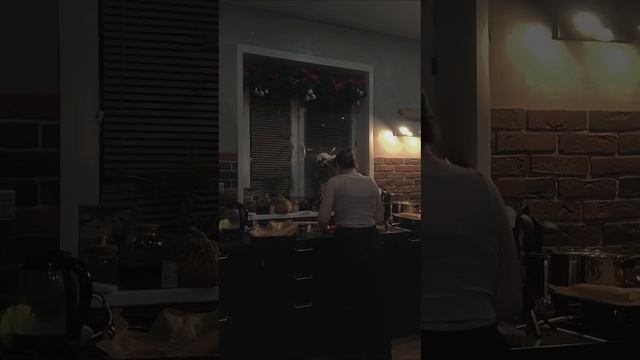 Новогодняя традиция по приготовлению имбирных печеньев🍪🥠 рецепт в описании#блог#личныйбренд#продюс