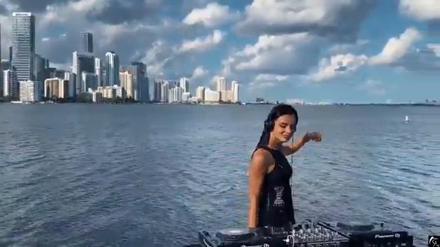 M.d._Project_amp_Malchiwnik_-_Noch_(REMIX_2021)-world69.spcs.bio.mp4