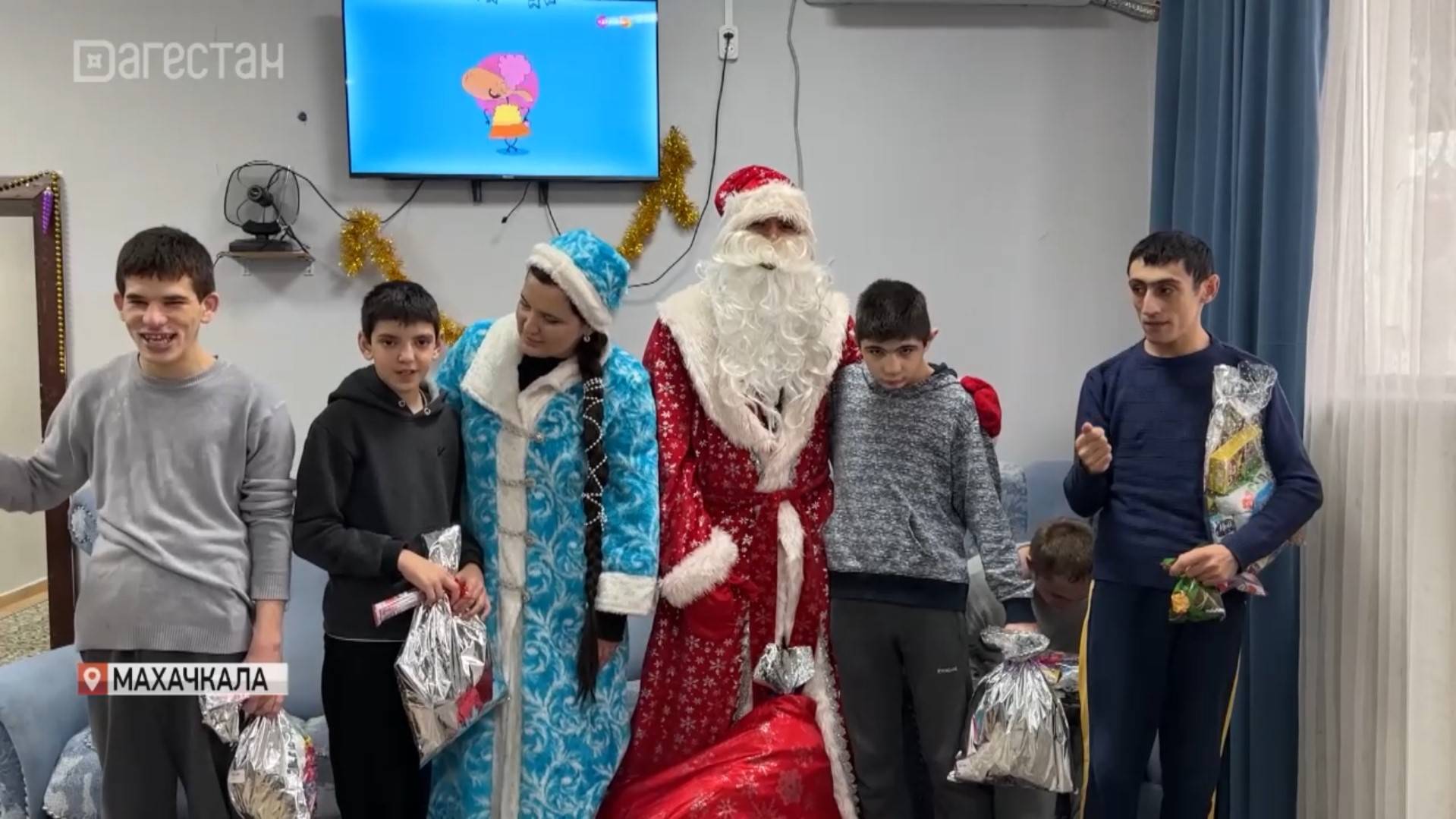 Представители ДГМУ поздравили воспитанников дома-интерната «Забота» с предстоящим праздником