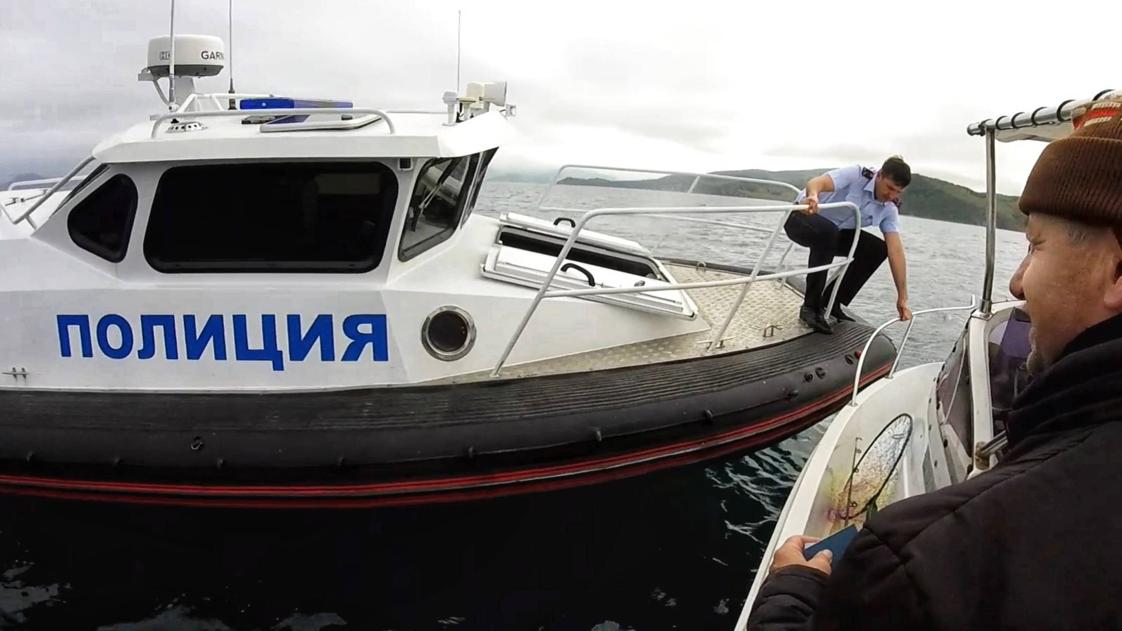 КАК ПОЙМАТЬ ЛОСОСЯ на удочку троллингом в Японском море. Рыбалка на красную рыбу Симу по лицензии.