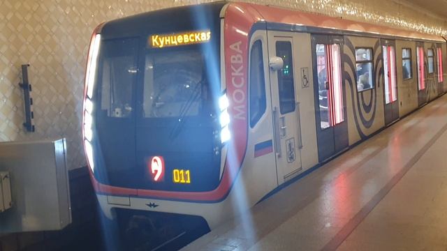 вагон типа 81-765.2 поезд Москва на станции киевская отправляется на станции студенческая