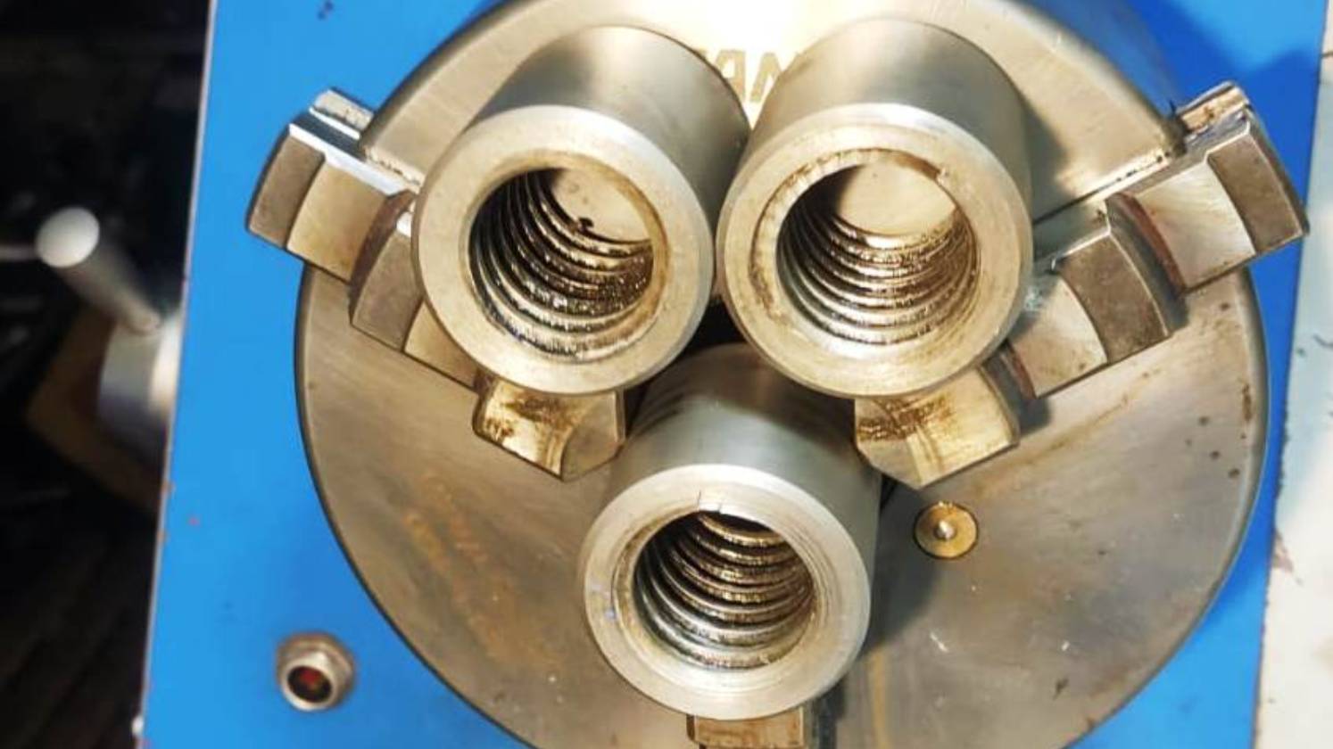 Нарезание гайки с трапецеидальной резьбой Tr30х6. на токарном станке CJM360.