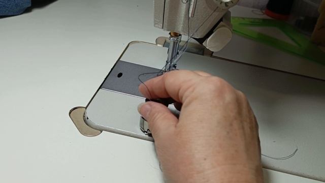 Как отремонтировать джинсы с дырками на коленях