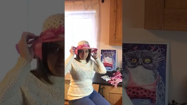 Я надеваю шляпу. Я повязываю шарф. Я надеваю перчатки.