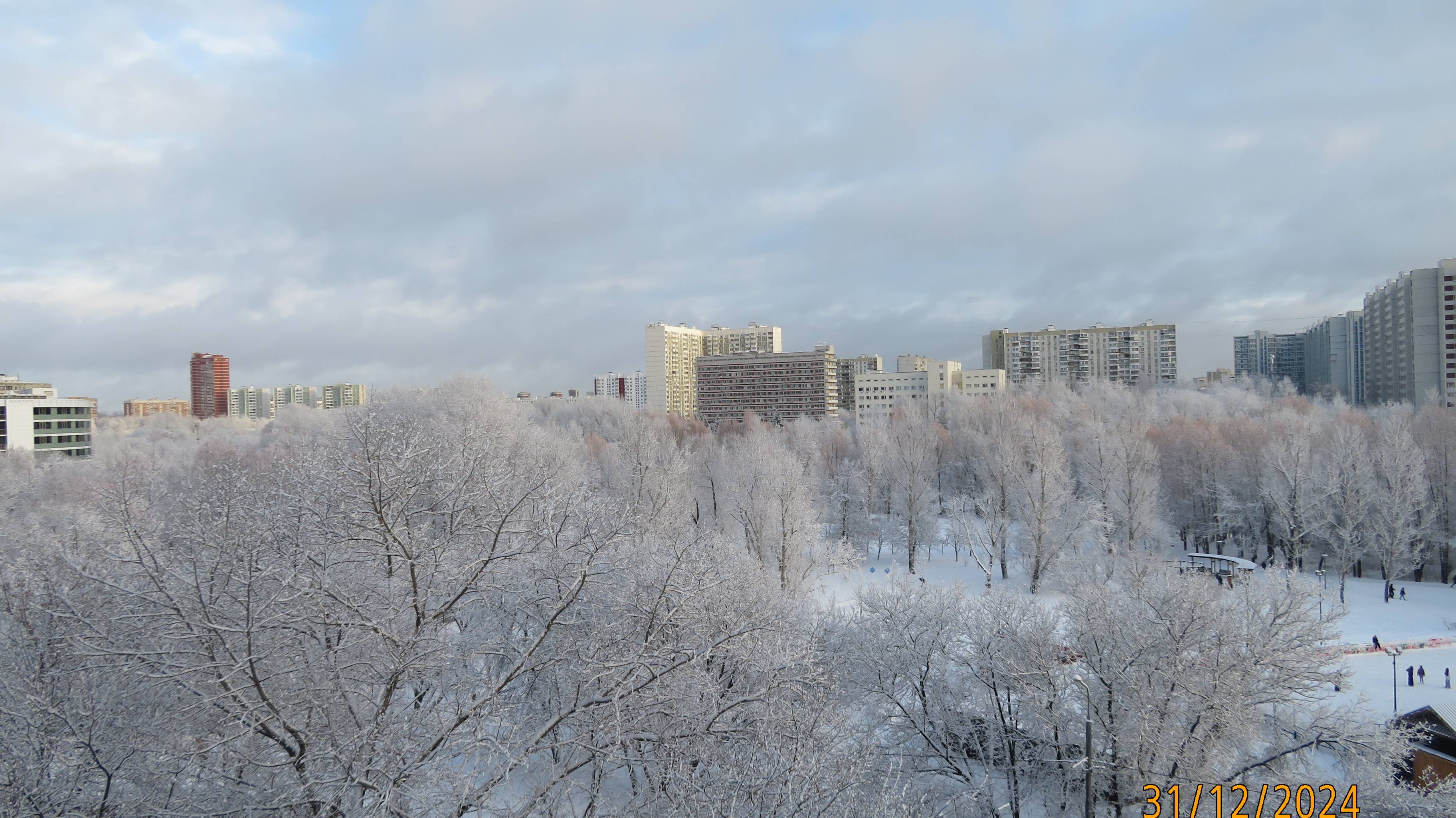 Снежная предновогодняя Москва 31 декабря 2024 года