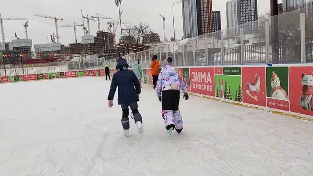 Каток - Ксюша с подружкой - 30.12.2024