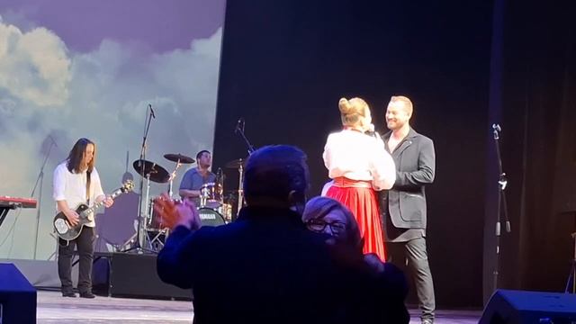 "А луна в окошко светит"-Марина Девятова и Алексей Петрухин 1000032387.mp4
