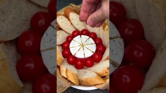 🥖🧀Сыр камамбер в духовке с багетом. .mp4