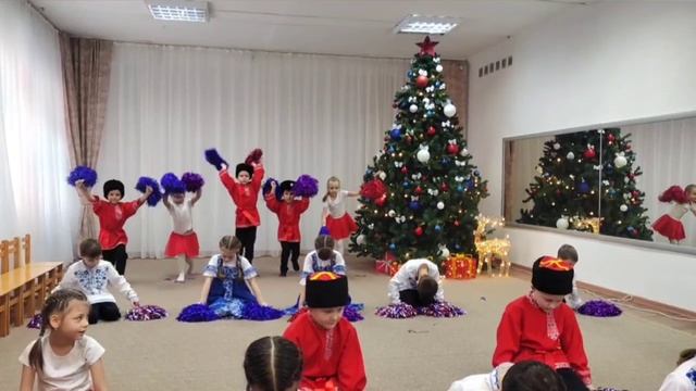 С Новым годом, дорогие солдатЫ!