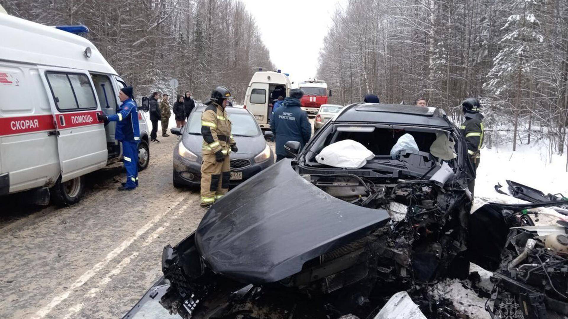 Под Новгородом в жестком ДТП пострадали шесть человек