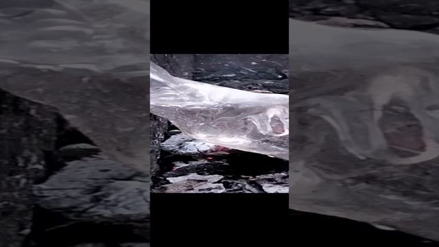 вода кипит в пластиковой бутылке