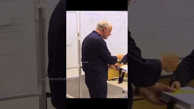 Алексей_Семихатов_объясняет_свойства_спина_электрона_Фокус_с_ремнем