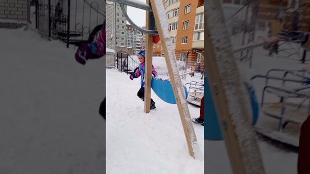играю в снежки 🎄😄