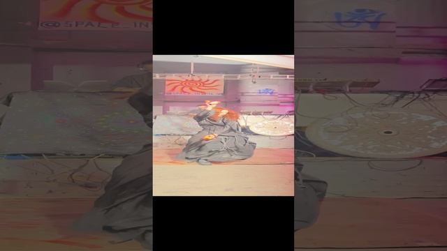 Танец со светящимися шарами / Сходи Посмотри