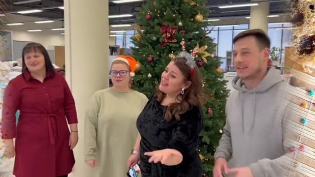 С наступающим Новым Годом!