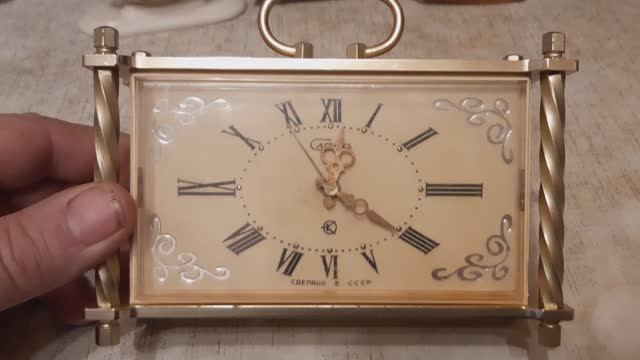 часы будильник Слава 1978 г ремонт.