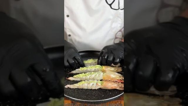 СОЧНЫЕ КОРОЛЕВСКИЕ КРЕВЕТКИ В ЛОСОСЕ 🤤🎄
.mp4