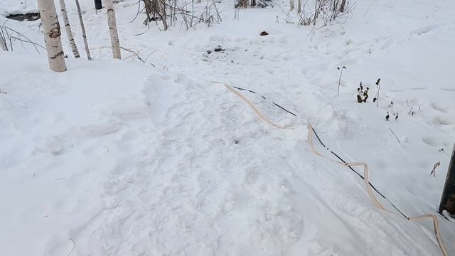 Набрать воду в баню зимой при помощи силиконового шланга
