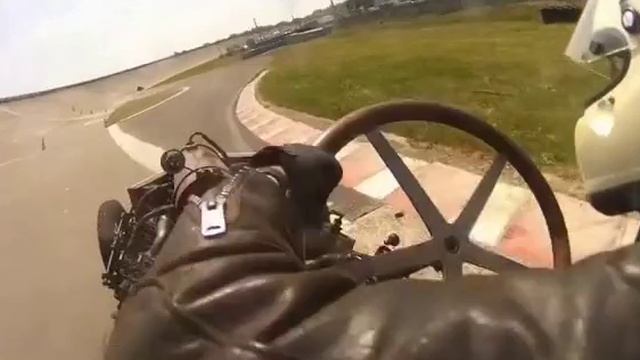 По арене 1924 года на старом 26-ти литровом V8.