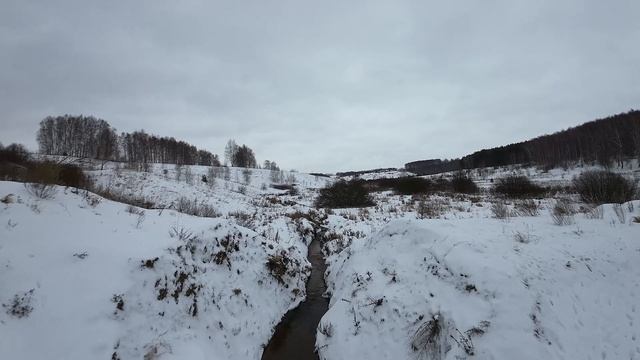 Полет над ручьем DJI Avata