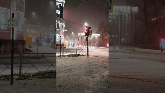 Архангельск  ❤ Зимний ❄⛄ вечер Знаменитая высотка  на Площади Ленина #зима #город #shorts