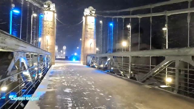 Город Остров Цепные мосты ночью С Новым Годом друзья