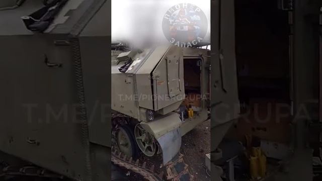 Проявив невероятную выдержку и решительность, наш штурмовик стремительно приблизился к окопу противн