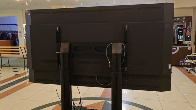 Обзор круговой Microsoft Surface Hub 84" (горизонтальное видео в фойе)