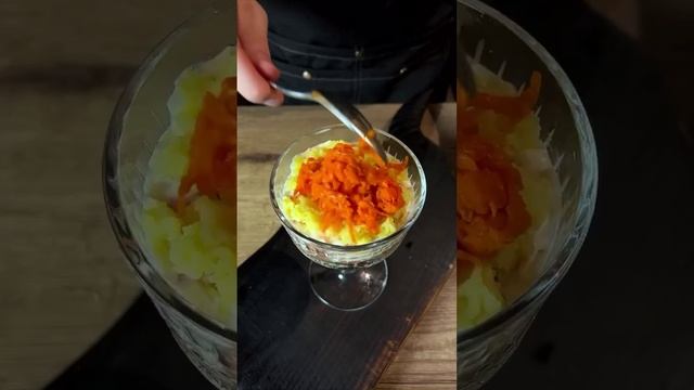 Как вам подача селедки под шубой?.mp4