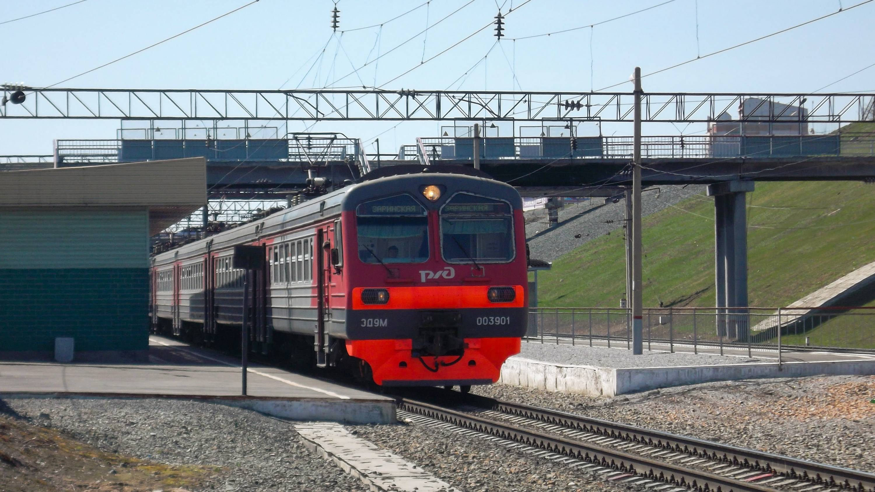 Электропоезд ЭД9М-0039. Отправление.