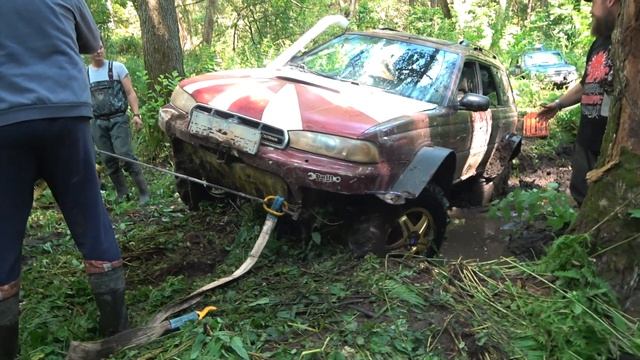 ЛЮТЫЙ СУБАРИСТ поехал с НИВАМИ на бездорожье Subaru off road