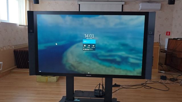 Обзор круговой Microsoft Surface Hub 84" (горизонтальное видео в конференц зале)