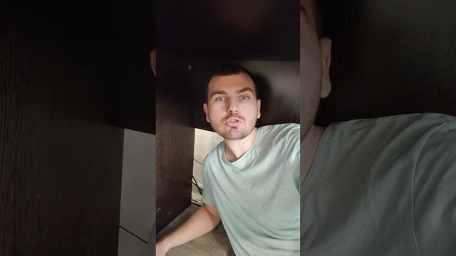 Прячусь от ФСБ под столом