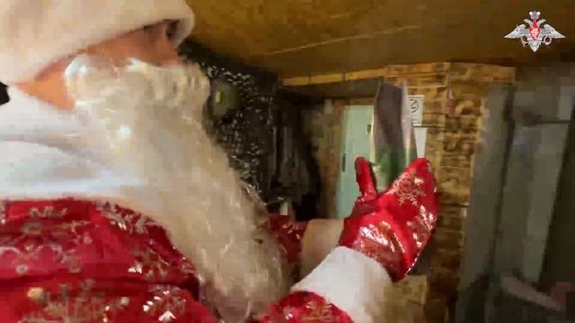 🎅🎄 Дед Мороз поздравил бойцов с Новым годом прямо на позиции

Сказочный персонаж в исполнении заме