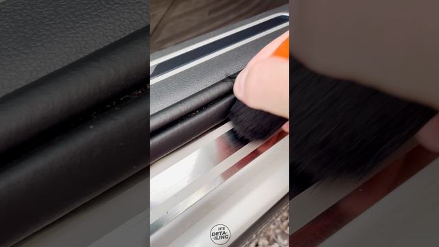 А ты чистишь дверные уплотнители от песка? #детейлинг #detailing #shorts