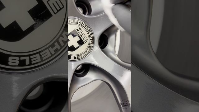 Нанес керамику на диски! CarPro DLUX #детейлинг #detailing #уходзаавто #carpro #shorts