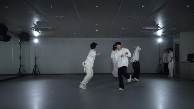 Stray Kids "Walking On Water" | Dance Practice Video