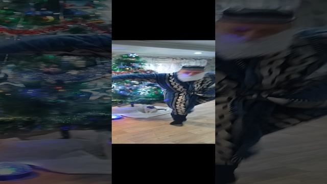 Как вывихнул палец на руке.mp4