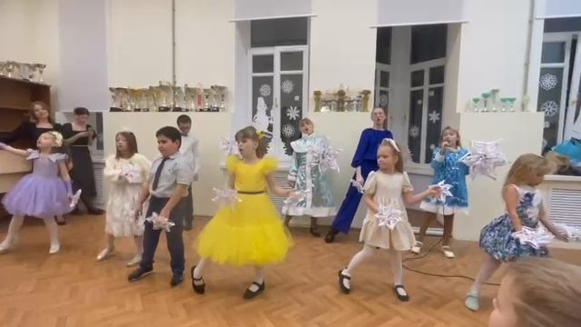 Серебристые снежинки