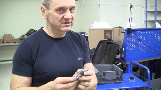 Unpacking of the lock/unlock levers.