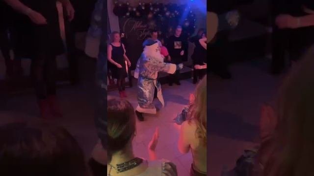 Танцевальный батл Деда Мороза