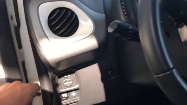Ouvrir la trappe à carburant sur Toyota Aygo
