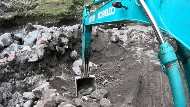 Строительство, копаем песок