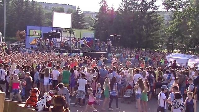 Флеш Моб на День Молодежи Бийск Бульвар Петра I