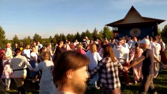 Степан_Усач_и_хороводы_на_фестивале_Перволетье