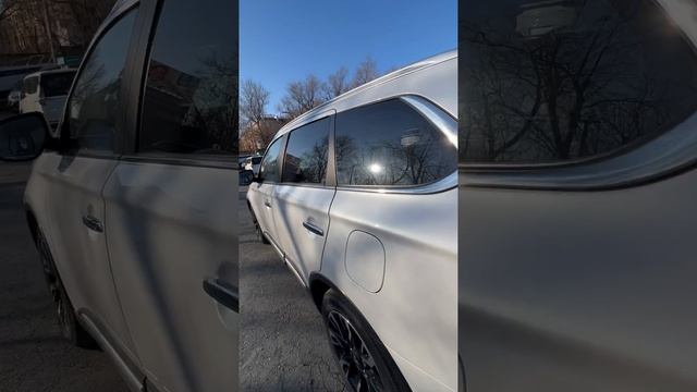 Привезли под заказ из Китая Mitsubishi Outlander 2020