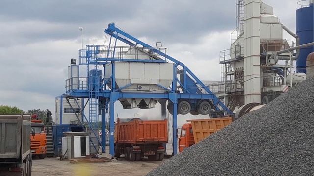 как загружают асвальт.