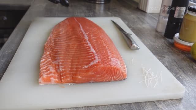 Рождественский лосось на гриле (рецепт на угольном гриле)