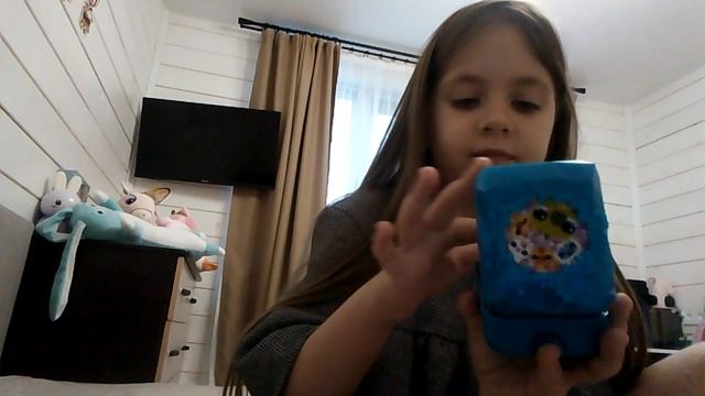 Сашулька играет с битзи😍